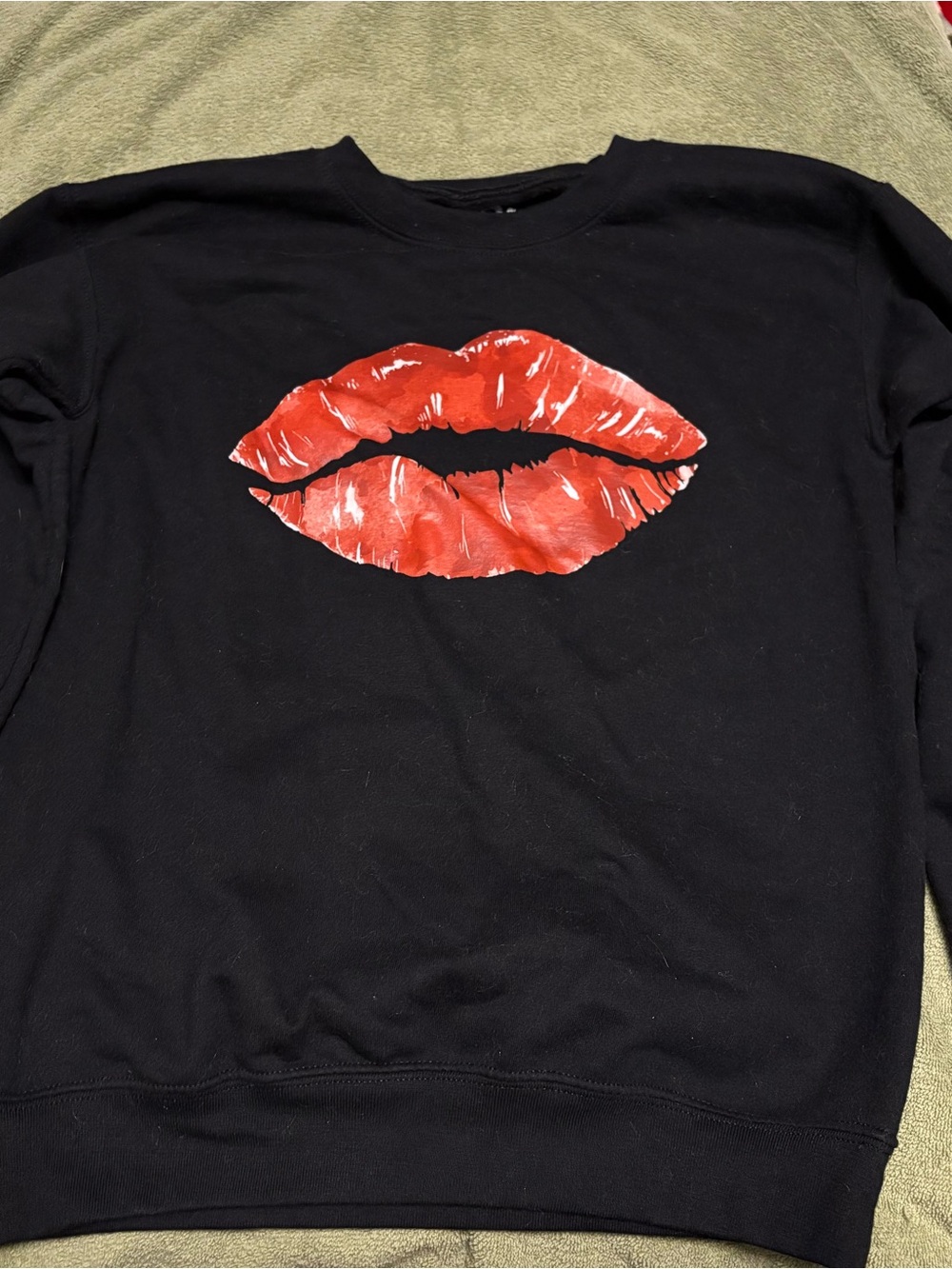 Vintage Black Crewneck Sweater with Red Lip Graphic